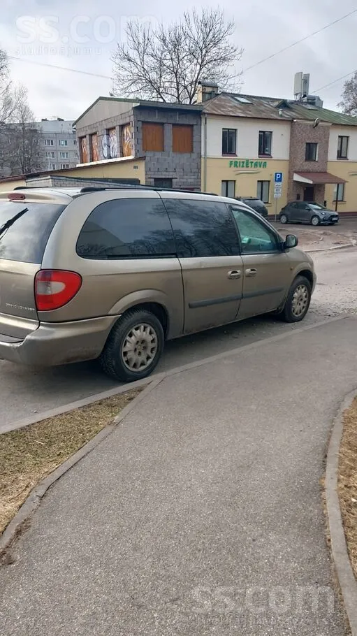 Chrysler Машина с техническим осмотром, но не заводится.