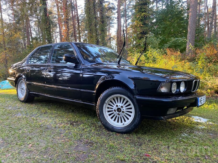 Leģendārais BMW E32, 3, 0 benzīns, automāts, nomainīts priekšējais logs, iel