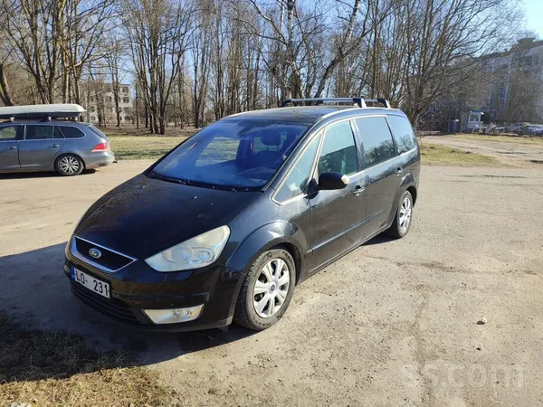 Ford Pārdodu auto labā stāvoklī ar tikko izieto tehnisk