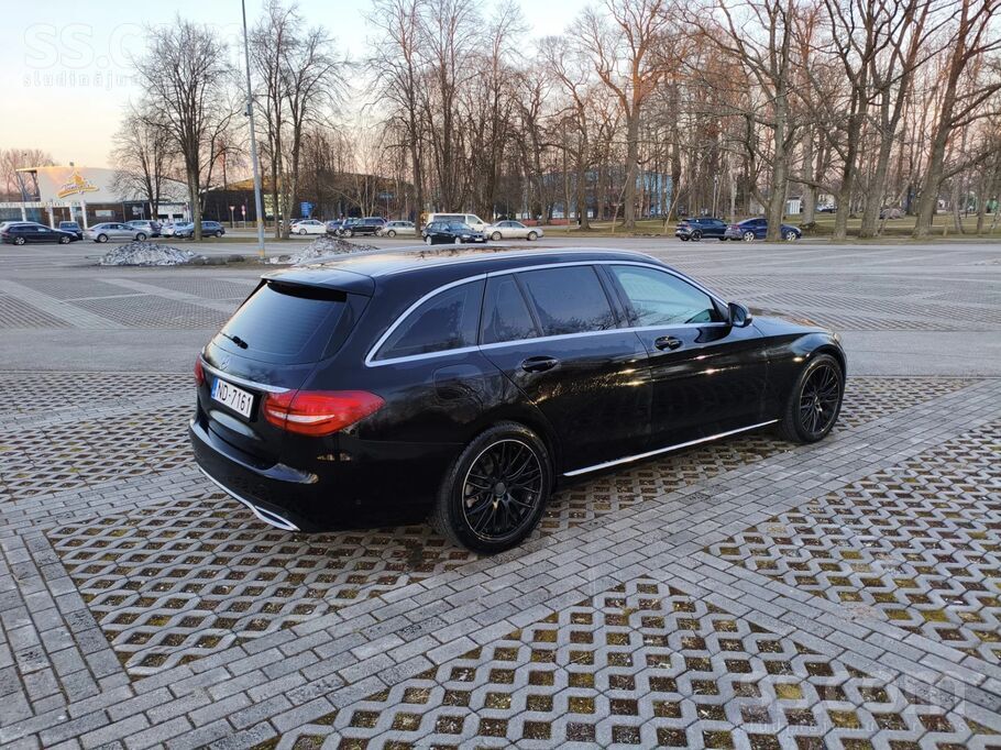 Mercedes Auto labā tehniskā stāvoklī ar sīkiem vizuāliem Bo