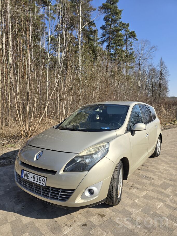 Renault Tiek pārdots auto labā tehniskā stāvoklī. 7 vietas