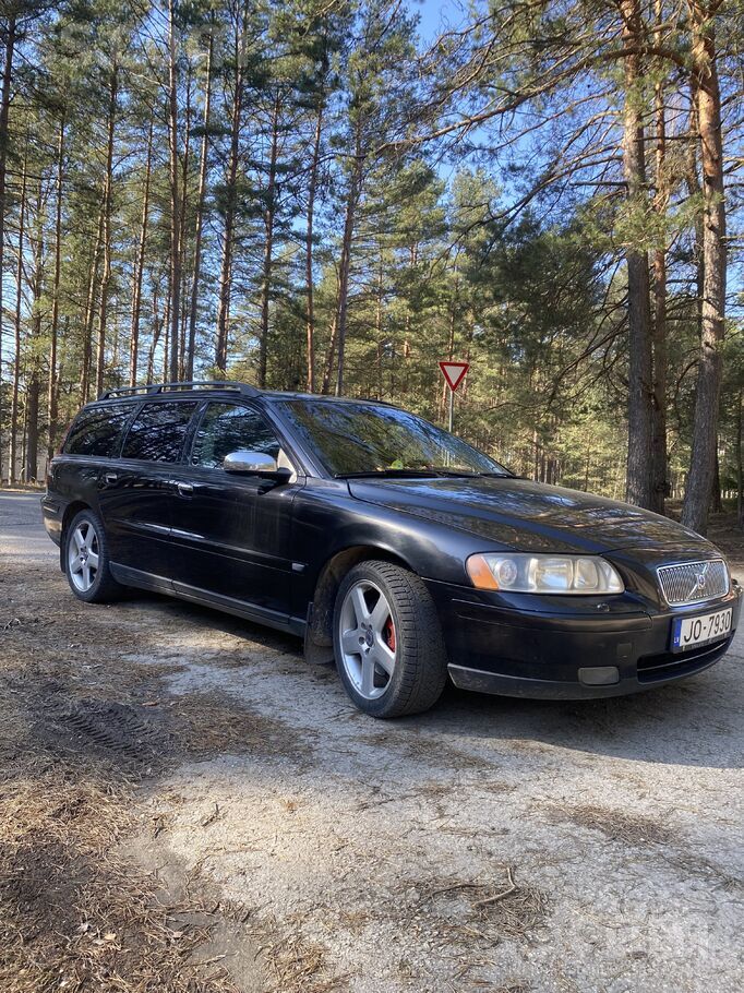 Volvo Labs auto V70 2.4D 120Kw. Auto ir vienmēr tehniski