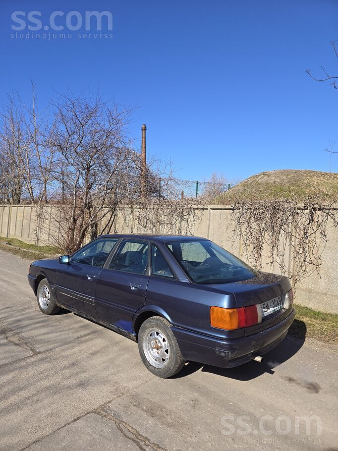 Pardod Audi 80 1.8 bendzins 1987 gads automats. Defekts karst motors. Dodu l