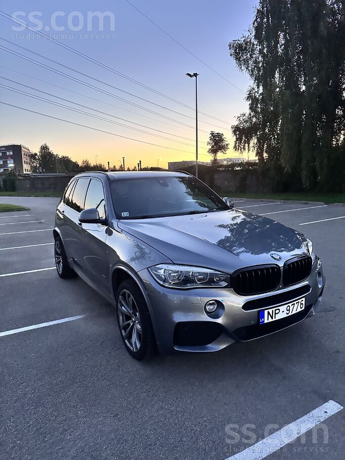 BMW Īpašnieks pārdod koptu mašīnu , labā stāvoklī. Ķēd