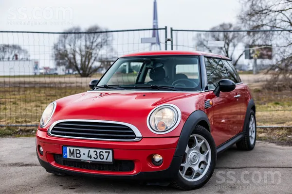 Mini Mini One ar 1.4 benzīndzinēju un manuālo ātrumkārb
