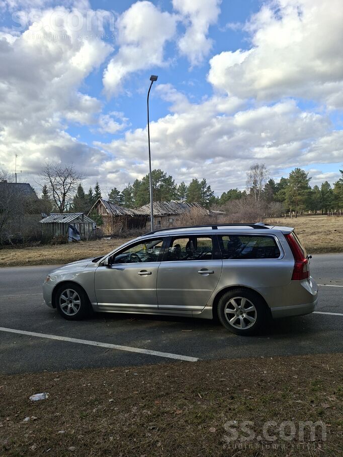 Pārdodas ekonomisks un uzticams auto. Vienmēr nogādās jūs galamērķī ņemot vē