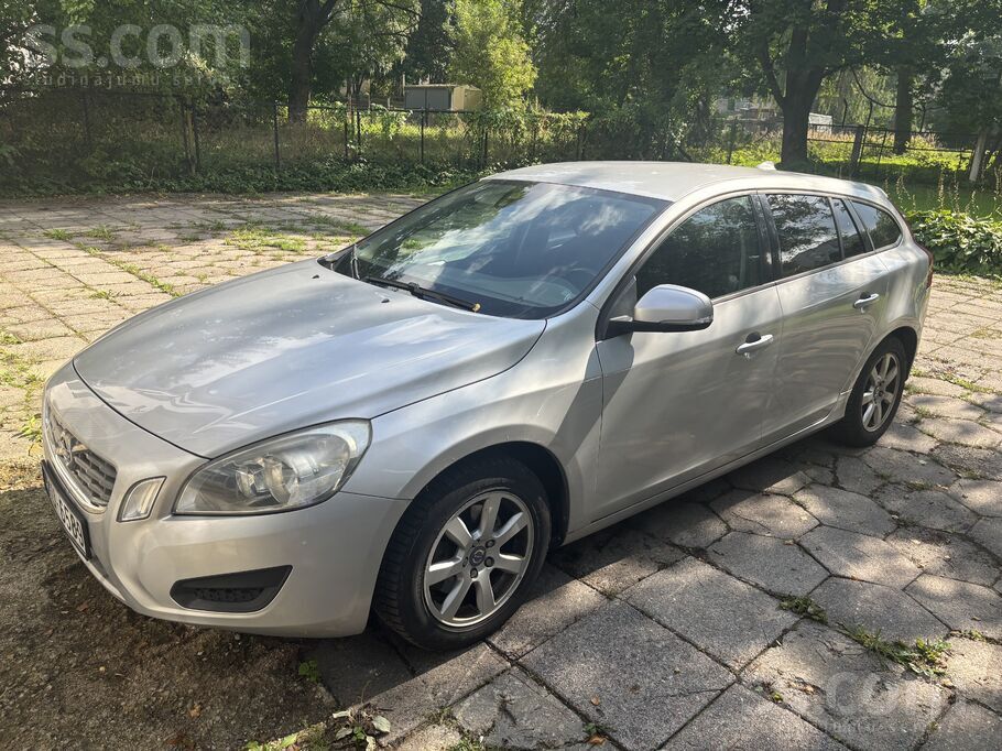 Volvo Продаю надёжный семейный универсал Volvo V60 2011 