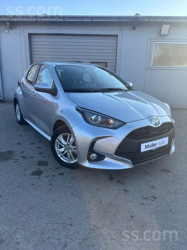 Toyota Toyota Yaris 1.5H ar automātisko pārnesumkārbu. Ce