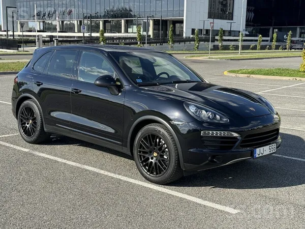 Porsche Pārdodu tehniski un vizuāli teicamu Porsche Cayenn