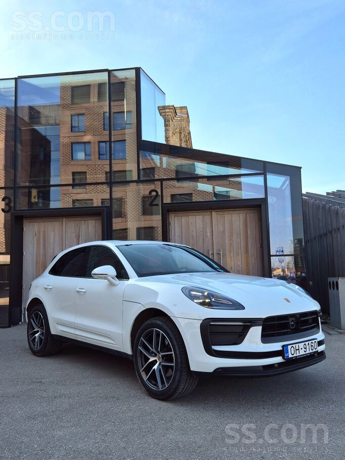 Mašīna faktiski jauna un maksimālā komplektācijā: kayless go, perforēts sark