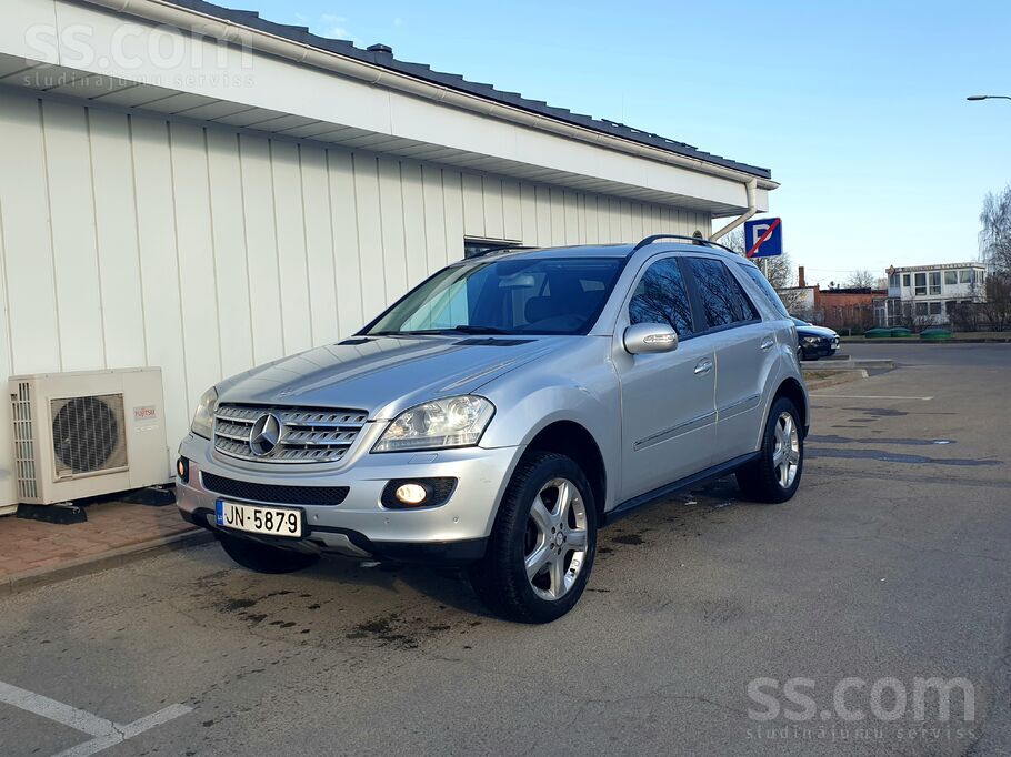 MB Ml350 Benzīns/gāze. Automātiskā ātrumkārba. Pilnpiedziņa 4x4. Bez Pneimo.