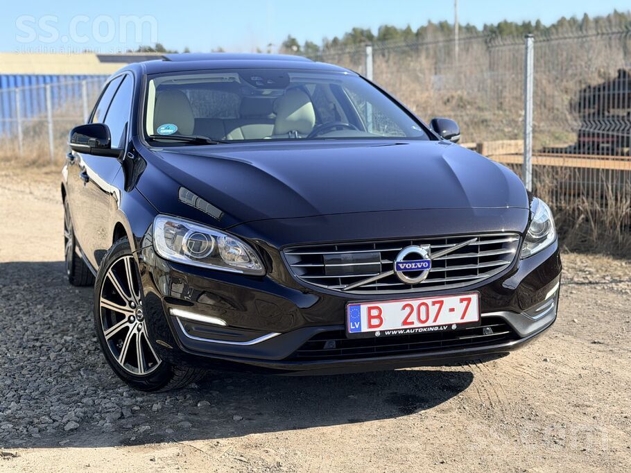 Volvo Tikko ievests Volvo V60 Plug-In Hybrid Summum. Emb