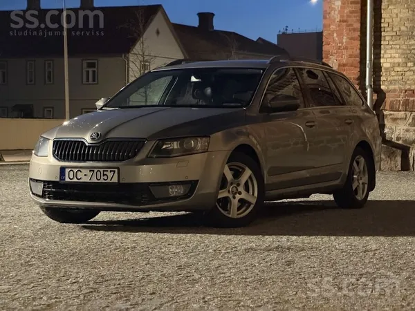 Skoda Meklē ģimenes auto ar svaigu TA, kas izskatās pēc 