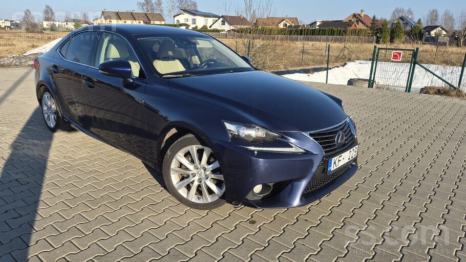 Pārdodu koptu, uzticamu un ekonomisku automašīnu. Brauc klusi un komfortabli