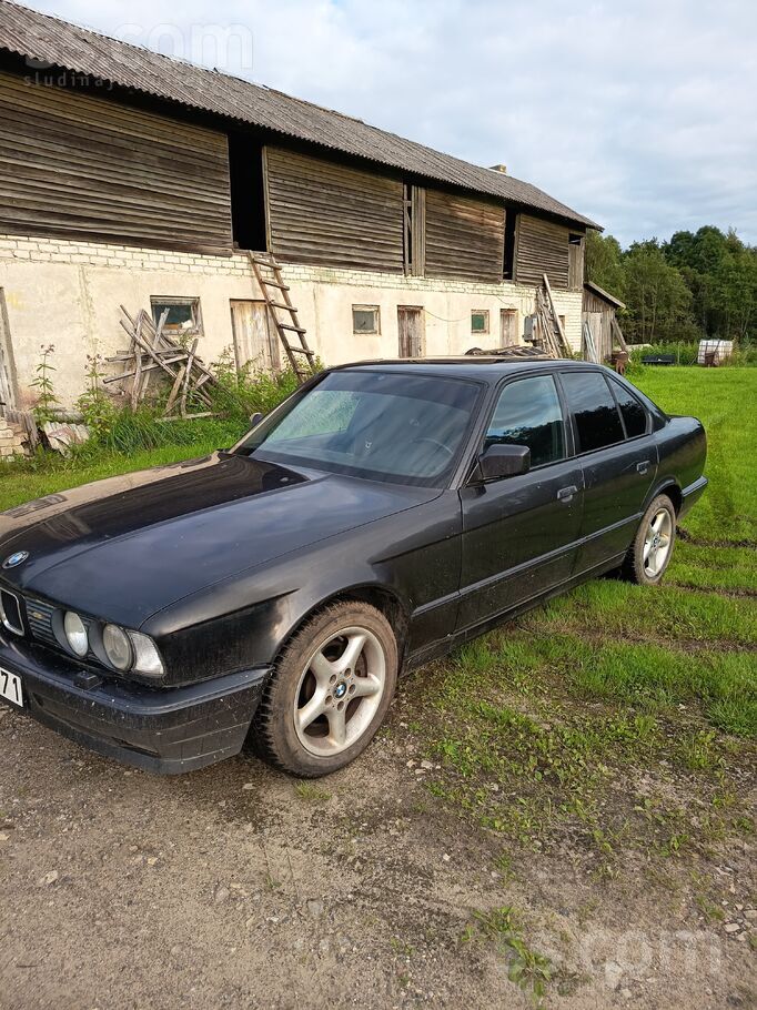 BMW Pārdod BMW 525ix ar pilnpiedziņu. Rets modelis.