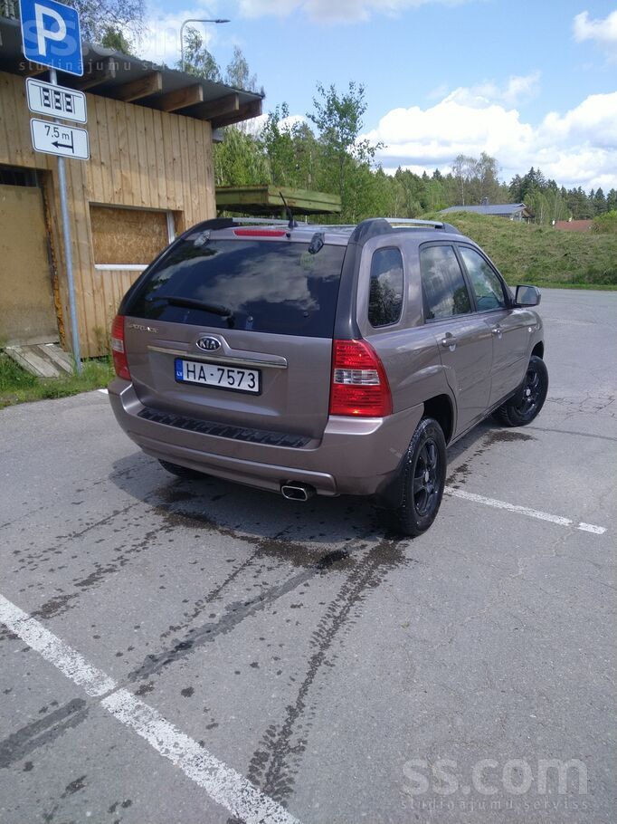 Automobilim ir orģinaiais nobraukums , auto nav jauns ir vizuāli defektiņi l