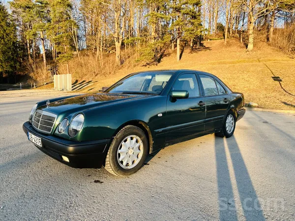 Mercedes Pārdod automašīnu labā stāvoklī. Nesen samainīta e