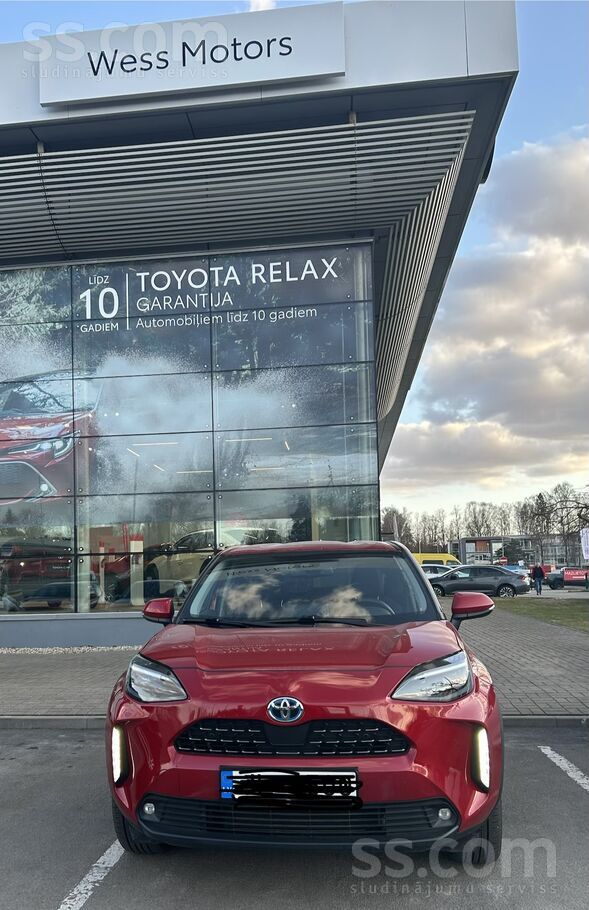 Практически новая автомашина с гарантией. Kомплекты зимних и летних покрышек