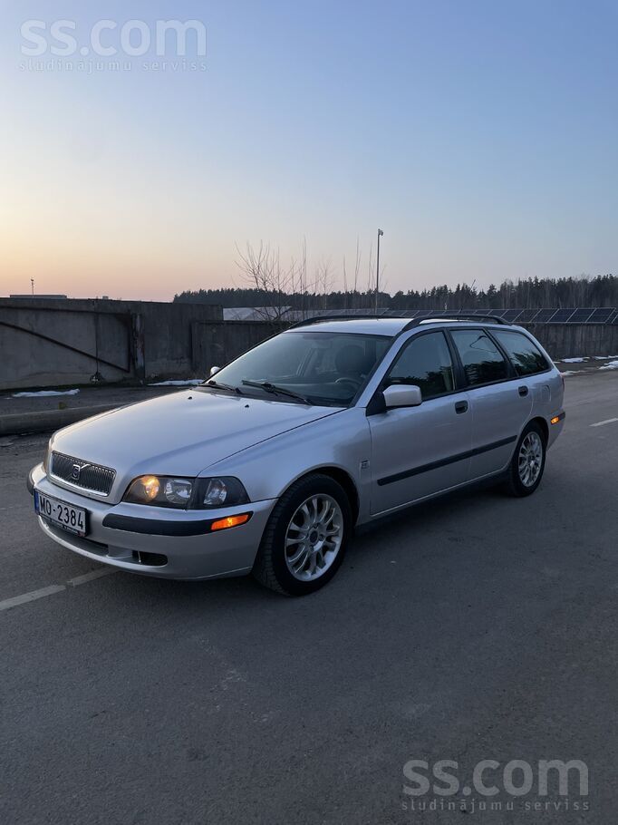 Tirgoju koptu volvo. 
1.9d, 85kw, ekonomisks, dinamisks auto. 
Nodoklis no