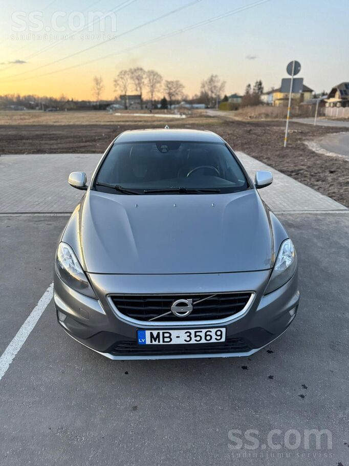 Volvo Pārdodu R-design v40. Jaunas riepas + bremzes + di