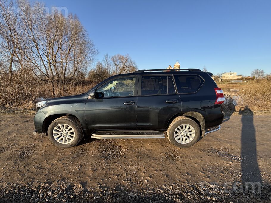Toyota Pārdod Land Cruiser ar Premium komplektāciju. Nav 