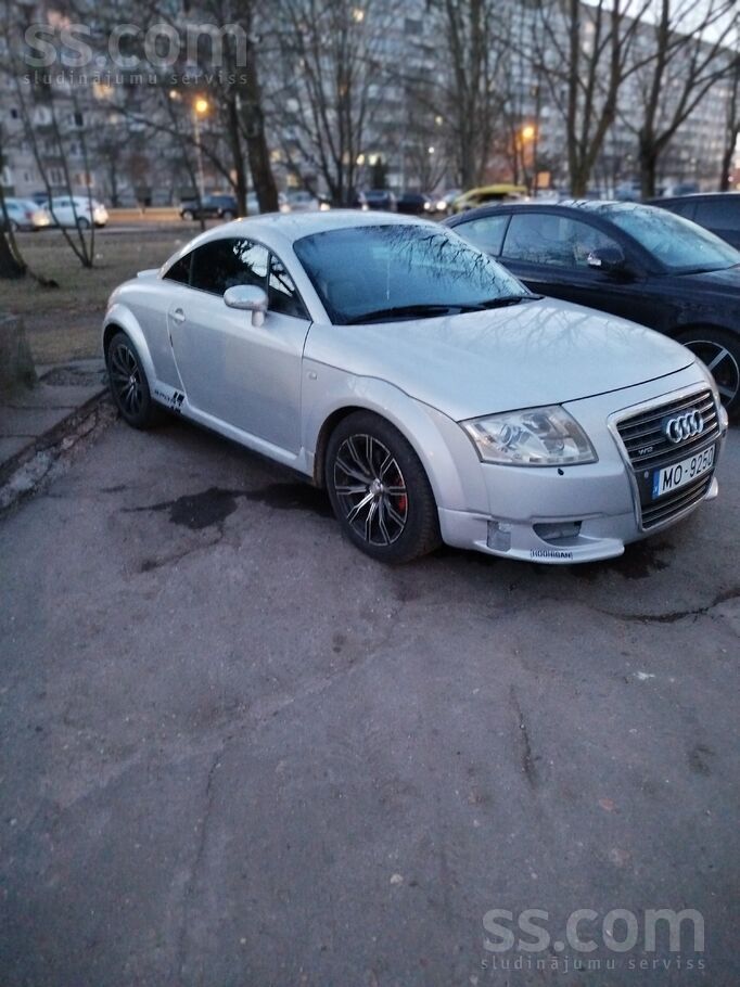 Pārdodu labu Audi TT 132kw, motors eļļas netērē no maiņas līdz maiņai benzīn