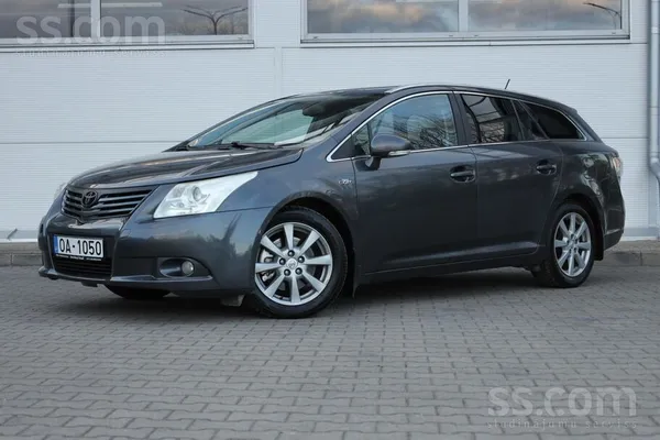 Toyota 2.2D, automāts, keylessGo, panorāmas lūka, lietus 