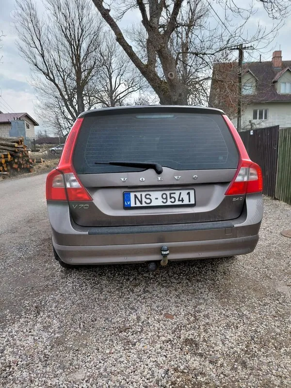Volvo Pārdodu vai Maina volvo v70. 2.4d 129kw Tiko iziet