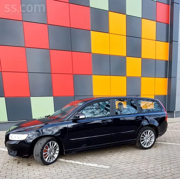 Volvo Auto labā tehniskā un vizuālā sāvoklī, bez rūsas.