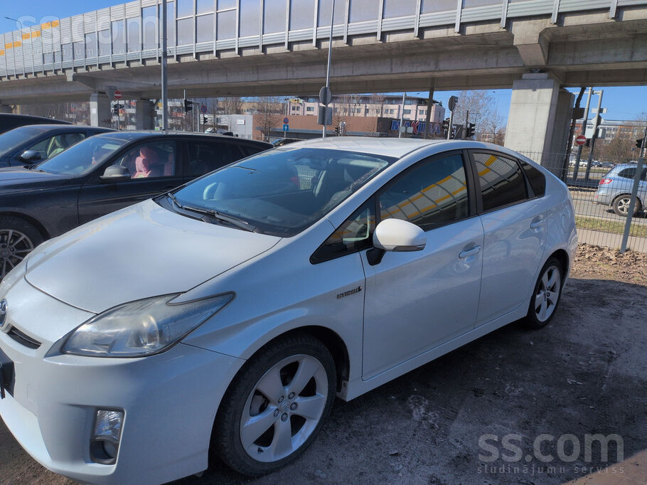 Toyota Prius 1.8 benzin/Hybrid
Divi disku komplekti vasaras un ziemas
Co