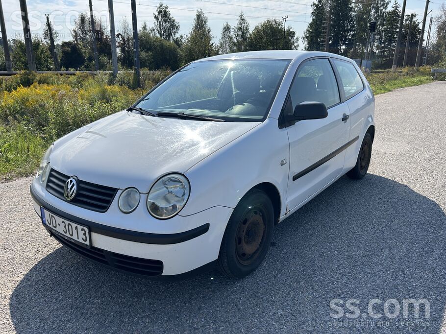 Volkswagen 2004 Volkswagen Polo for sale. 2-door model with v