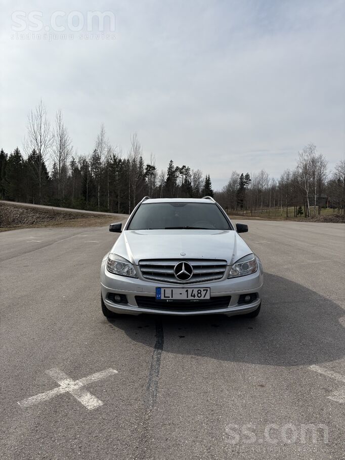Mercedes-Benz C220