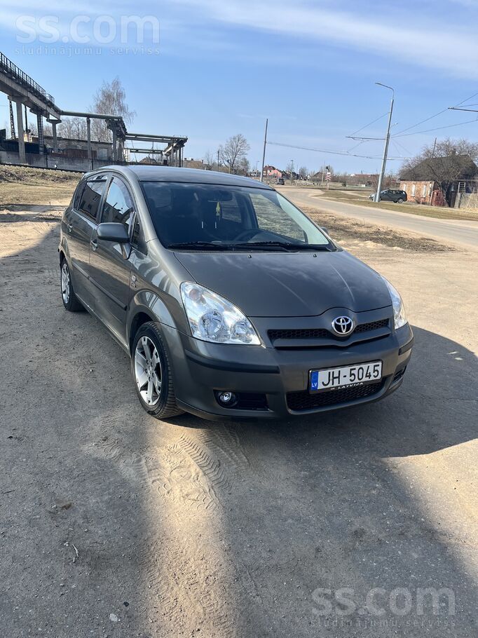 Toyota Corolla Verso 2.0 дизель. 85kw. Технически в хорошем состоянии. Новый