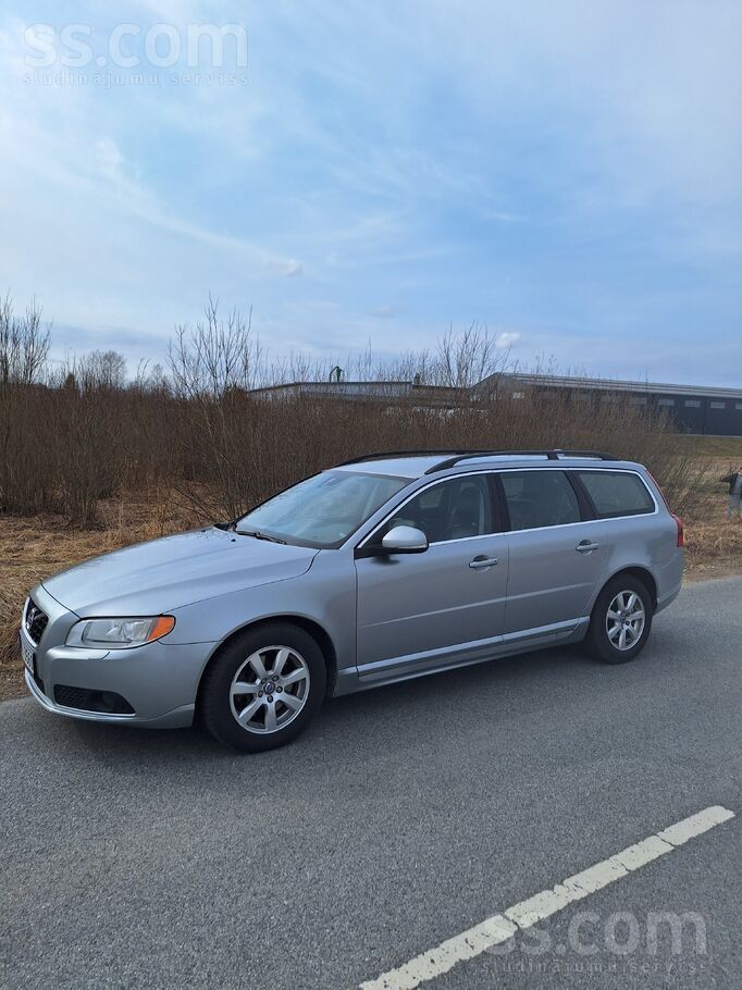 Volvo Pārdod sakarā ar cita auto iegādi.