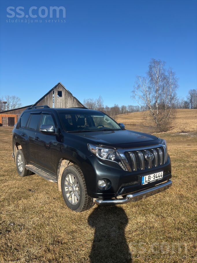 Toyota Pārdodu koptu Toyota Land Cruiser. Automobilis ir 