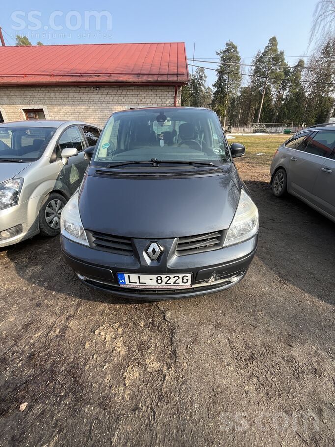 Pārdodu labu “darba zirgu”. Mašīna ir ļoti ietilpīga un ērta visus sēdekļus