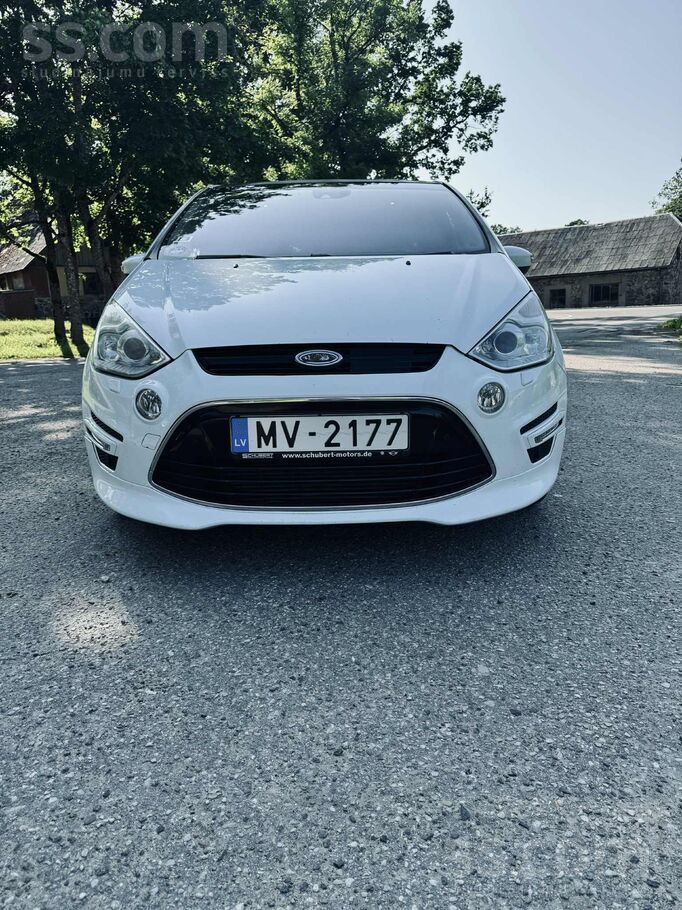 Ford Tiek tirgots Jaudīgs Ford S-Max. Sporta versija. 