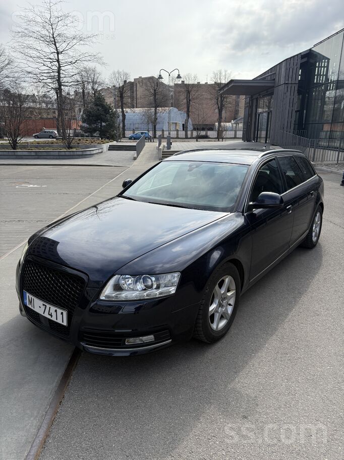Audi Automašīna labā stāvoklī ar maziem vizuāliem defek