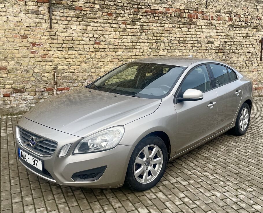 Volvo Pārdodu Volvo S60 labā tehniskā stāvoklī. 