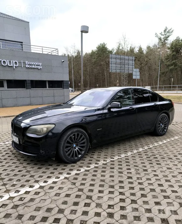 BMW Pārdod elegantu un prestižu BMW 730 Individual ar