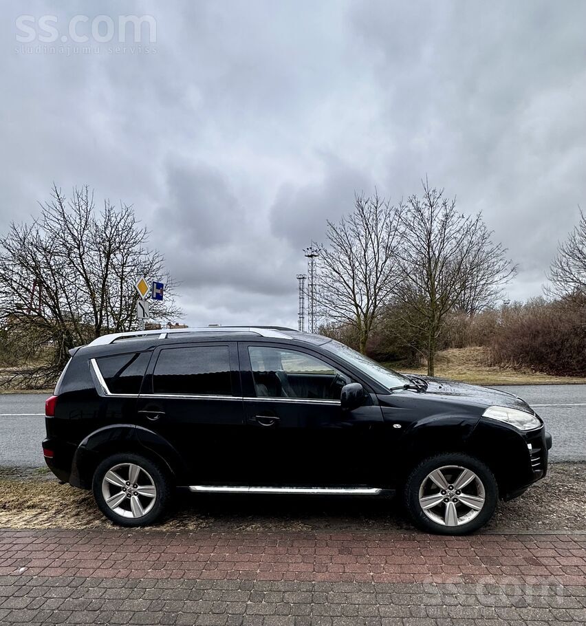 Pārdod Peugeot 4007.
Auto labā stāvoklī, ērts un ietilpīgs.
Ir daži d