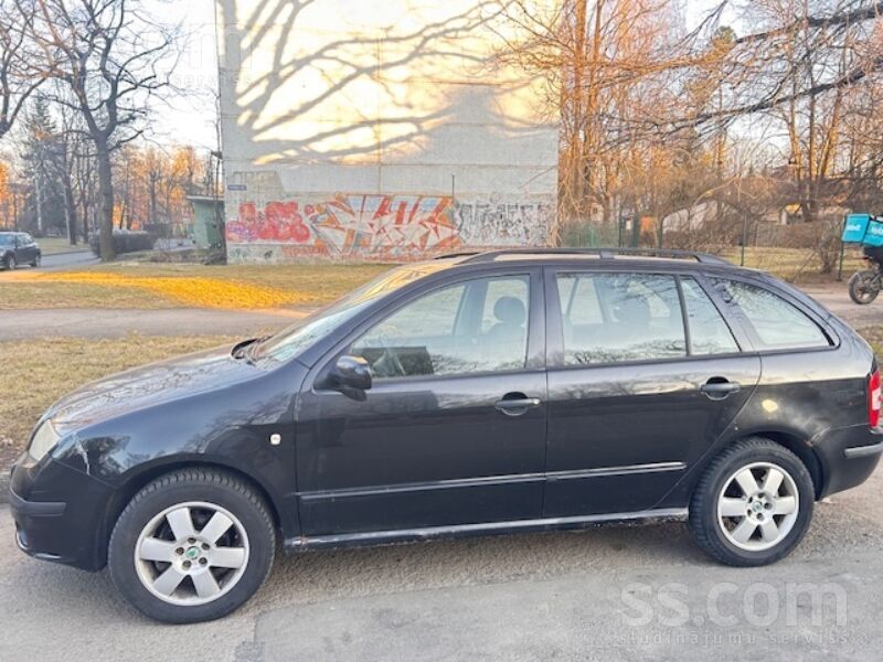 Pārdodu auto rezerves daļām. Sarūsējuši sliekšņi.