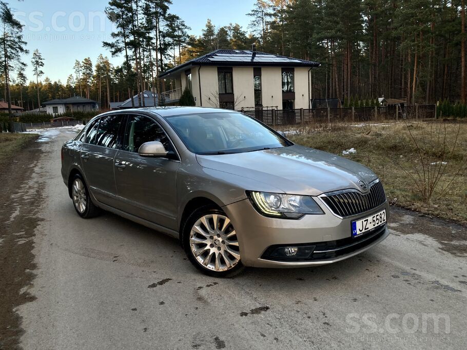Pārdodu mašīnu teicamā tehniskā un vizuālā stavoklī,
Skoda Superb 2015 ar