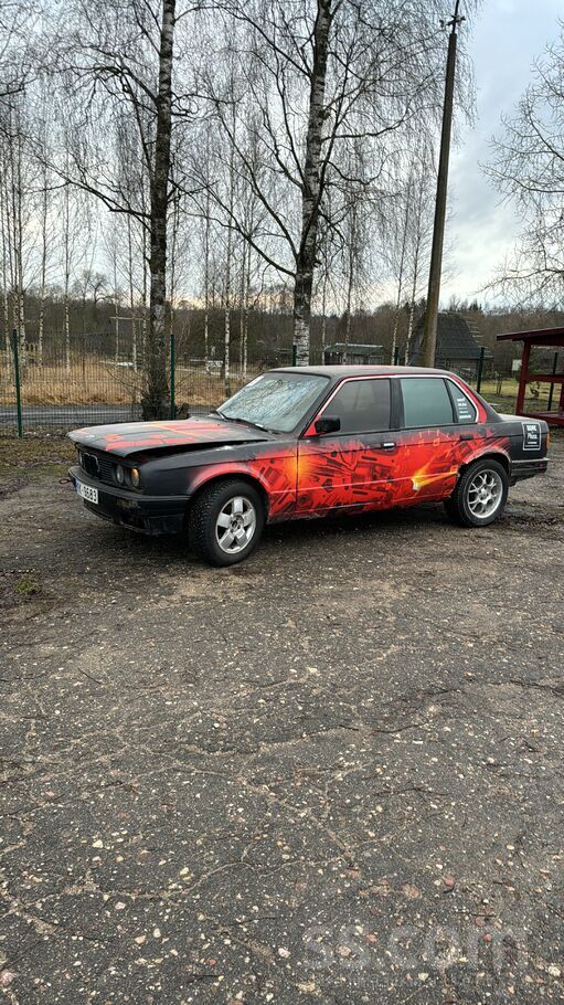 Pārdodu divus E30. Sedanam motors 2.8 rūc un brauc. Kupeja 1.8. Izjaukta un