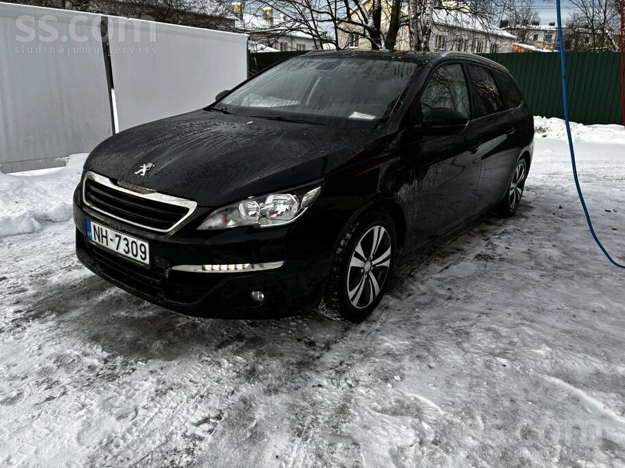 Peugeot Peugeot 308 1.2 81kw/110zs, mehāniskā ātrumkārba. 