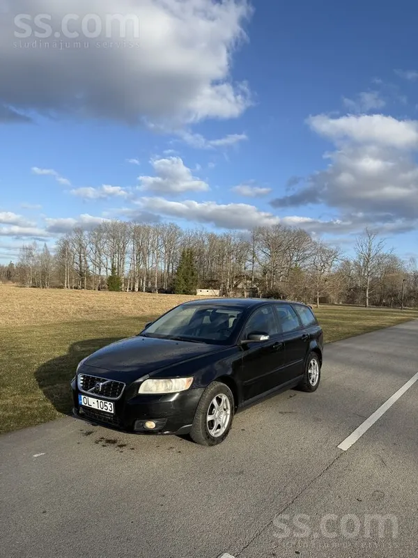 Volvo Pārdod Volvo V50 1.6D 80Kw Facelift modelis. Divas