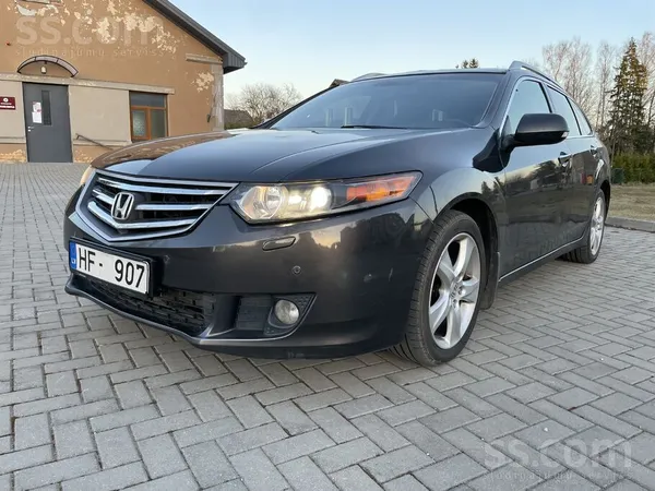 Honda Honda Accord 2.2 dīzelis ar 6 ātrumu manuālo kārbu