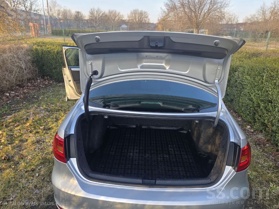 Auto ripo labi un nav nekādu tehnisku problēmu, ir protams vizuāli Defekti,