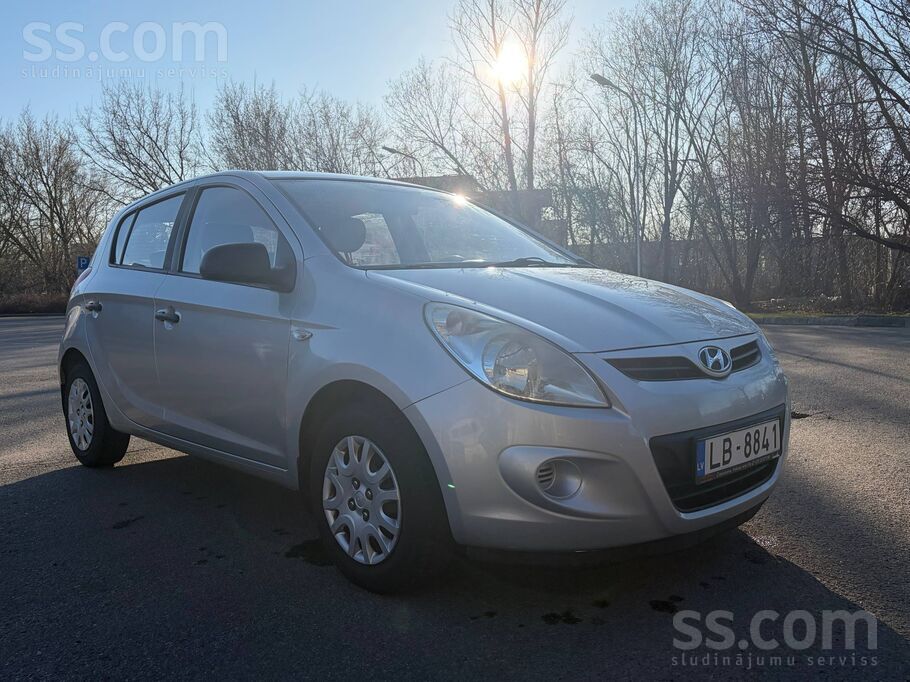 Pārdodu automašīnu Hyundai I20, 1.4 benzīns, TA līdz 07.2026, automātiskā āt