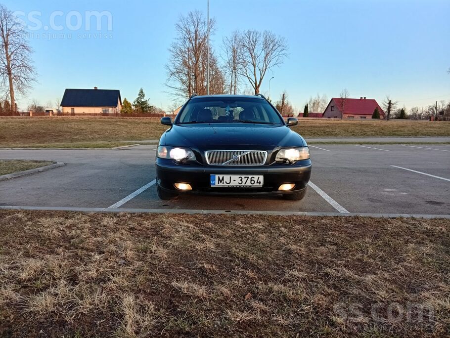 Volvo Pārdodu Volvo V70 2.4 dīzelis D5, 96 Kw. 5 robu ma